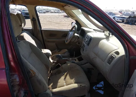 2005 Ford Escape Xlt z USA, uszkodzony, nr VIN 1FMYU03195KA37003